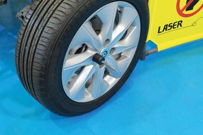 Laser Locking Wheel Nut Removal Kit - Lug Driller Laser - Dynamic Drive