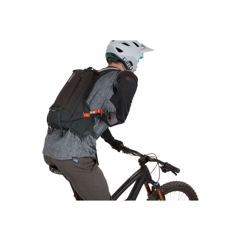 Thule Rail 8L Obsidian Grey Hydration Pack Thule - Bars 4 Cars