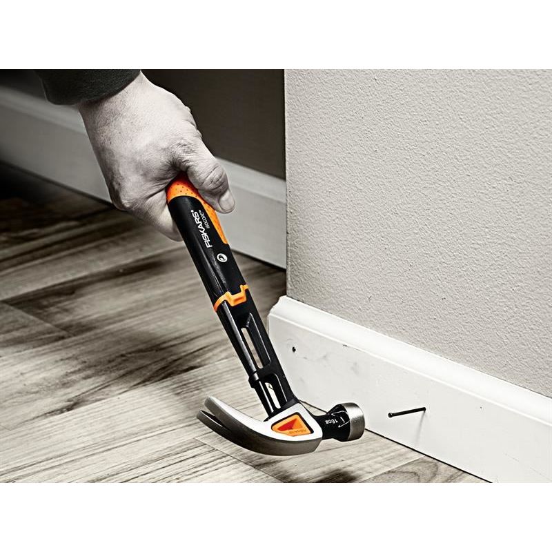 Fiskars IsoCore Curved Finishing Hammer 450g (16oz) Fiskars - Dynamic Drive