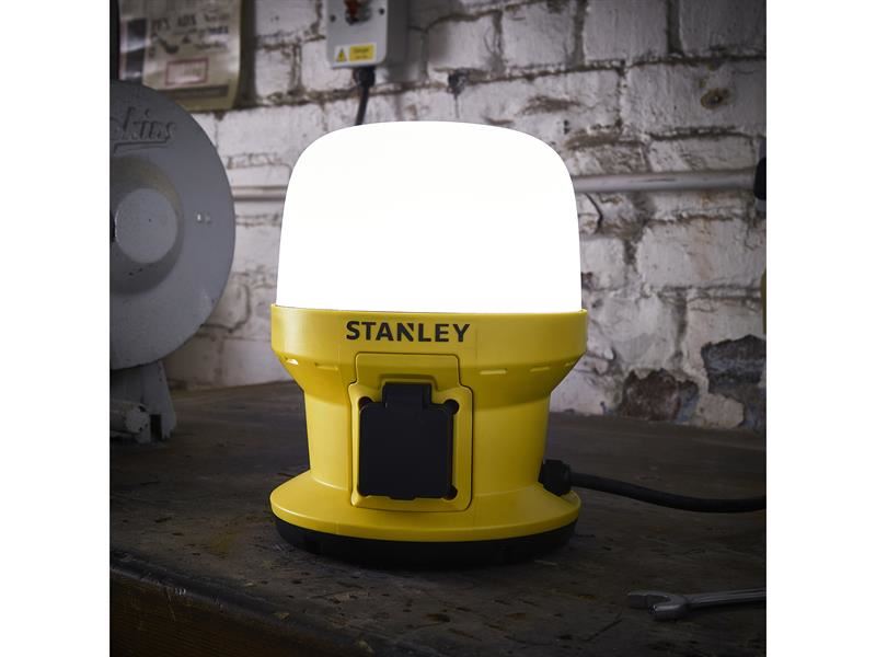 Stanley® Lighting Magnetic Globe Light with Outlet Socket 2600 Lumens STANLEY® Lighting - Dynamic Drive