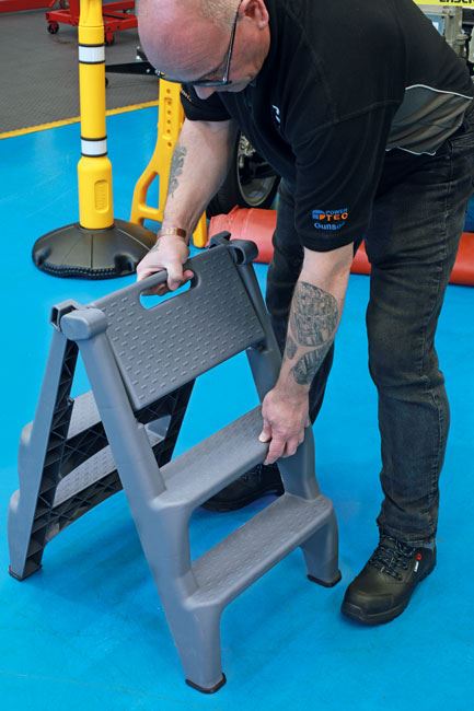 Laser Insulating Folding 3-Step Ladder Laser - Dynamic Drive