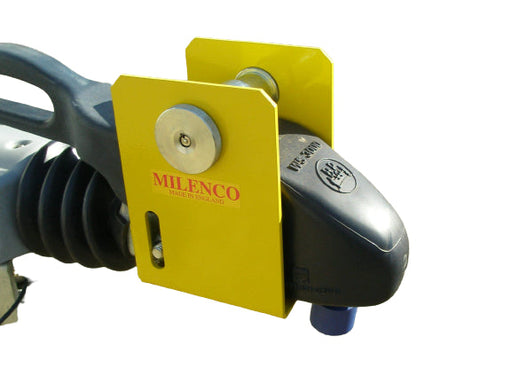 Milenco Winterhoff WS3000 hitchlock fitted to the hitch head, angled view