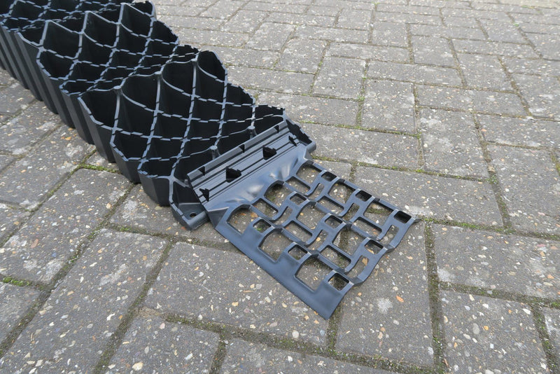 Milenco Gripper Plate attached to the end of a levelling ramp, close-up