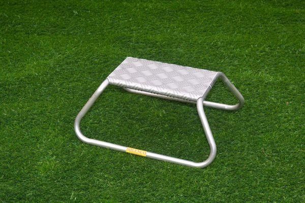 Milenco Original Aluminium Single Step photographed on grass